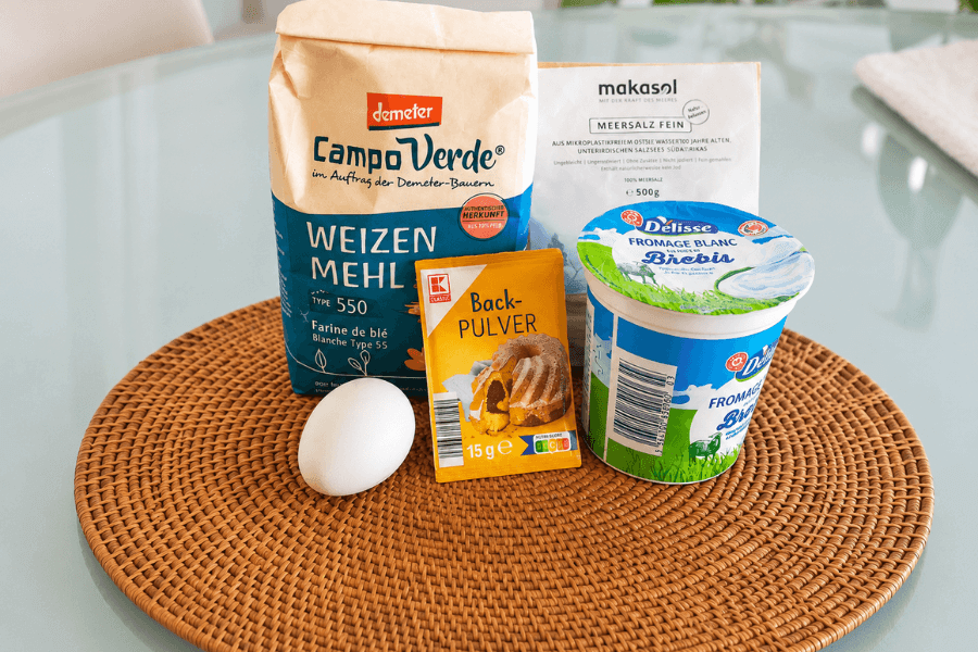 Ingredients of Topfen Semmeln