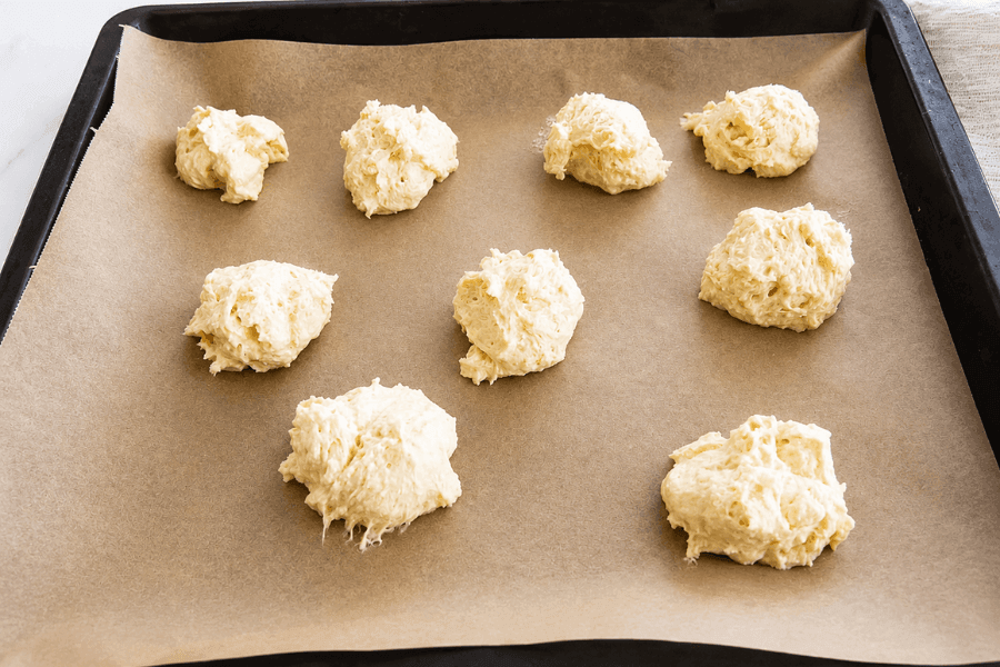 place dought on the baking tray.